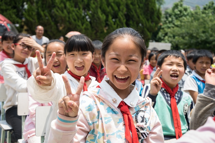 国际利来梦想100分公益行走进昆明翠华希望小学