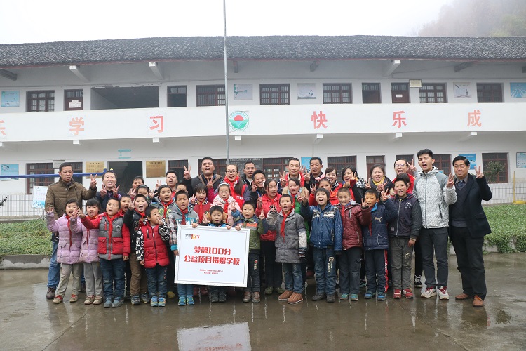 国际利来寒冬送温暖，襄阳孩子暖圆梦